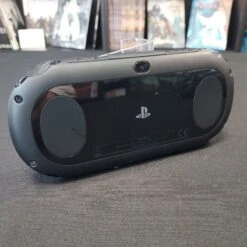 CONSOLE SONY PS VITA PCH-2004 WIFI + CARTE 8 GO + FOOTBALL MANAGER 8 CONSOLE SONY PS VITA PCH-2004 WIFI + CARTE 8 GO + FOOTBALL MANAGER -Labyrinthe console sony ps vita pch 2004 wifi carte 8 go football manager 6